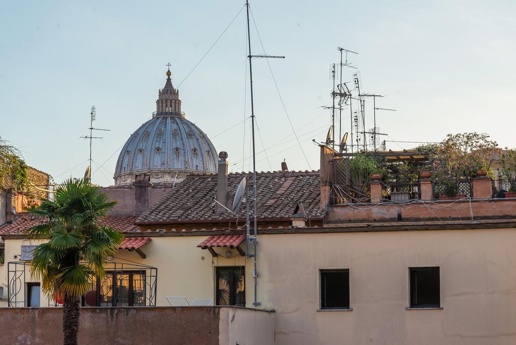 La Porta Rossa Di Borgo - Vatican Luxury Suite Róma Szoba fotó